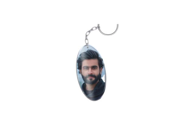 OVAL SHAPED KEYCHAIN